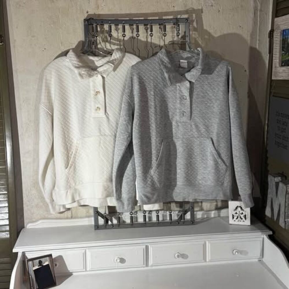 2→ Half-Button Textured Sweatshirts in Gray and White